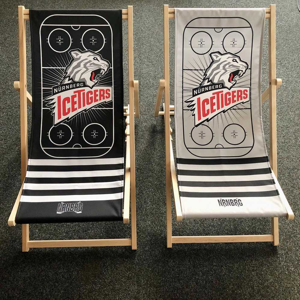 Liegestühle mit Nürnberg IceTigers Logo für Eishockeyfans.