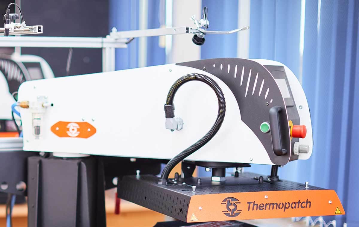 Thermopatch Thermo-Transferdrucker für industrielle Etiketten.