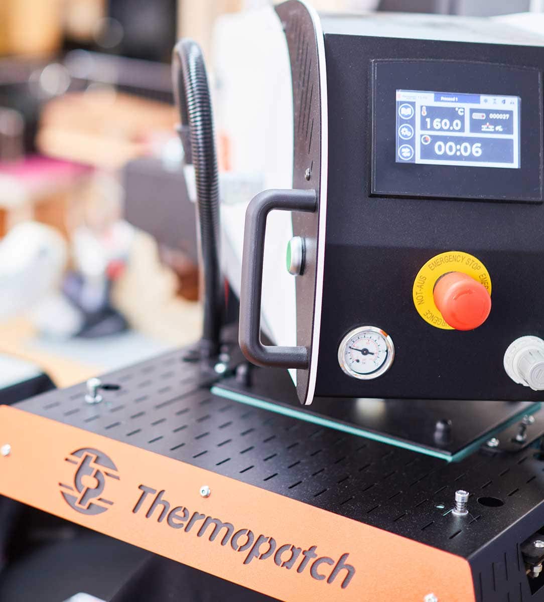 Thermopatch Heißprägemaschine für professionellen Textildruck.